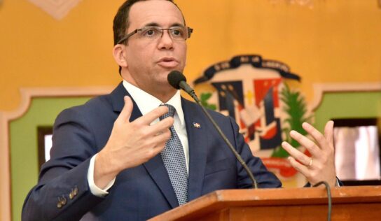 ANDRÉS NAVARRO ASEGURA QUE SOLO CON EDUCACIÓN Y EMPLEO PARA LOS JÓVENES SE LOGRARÁ EL DESARROLLO DEL PAÍS