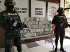 OCUPAN 133 PAQUETES PRESUMIBLEMENTE COCAÍNA EN MONTECRISTI