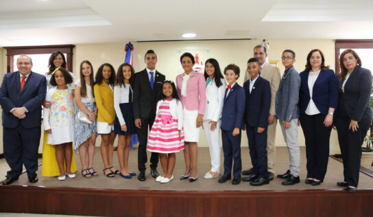 Estudiante meritorio en España a Primera Dama: queremos darle las gracias por estar ahí para ayudar a toda la sociedad