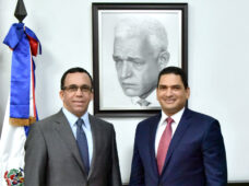 MIGUEL MEDINA SALE DE EDUCACIÓN PARA DIRIGIR MONTAJE DE PRECANDIDATURA PRESIDENCIAL DE ANDRÉS NAVARRO