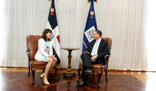 Procurador recibe visita de cortesía de la Embajadora de los Estados Unidos