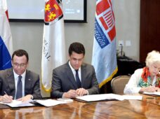 MINISTRO DE EDUCACIÓN ANDRÉS NAVARRO FIRMA ACUERDO CON ALCALDE DAVID COLLADO PARA IMPULSAR LA EDUCACIÓN CIUDADANA