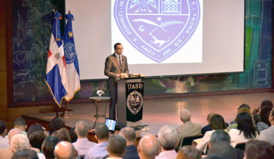MINISTRO DE EDUCACIÓN ANDRÉS NAVARRO AFIRMA QUE NUEVA LEY DE EDUCACIÓN DEBE GARANTIZAR SOSTENIBILIDAD E INSTITUCIONALIDAD DE LA REVOLUCIÓN EDUCATIVA