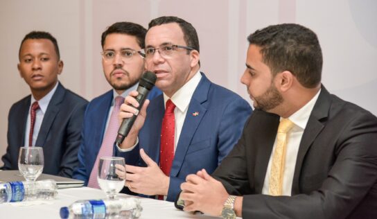 MINISTRO DE EDUCACIÓN ANDRÉS NAVARRO APUESTA A LA DEMOCRACIA PARTICIPATIVA PARA EMPODERAR A LA JUVENTUD