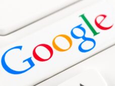 Google cobrará a los fabricantes de móviles por sus aplicaciones para pagar la multa de 4000 millones que le impuso Europa