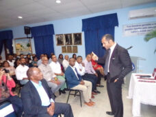 Cámara de Comercio SC imparte conferencia sobre crecimiento al desarrollo