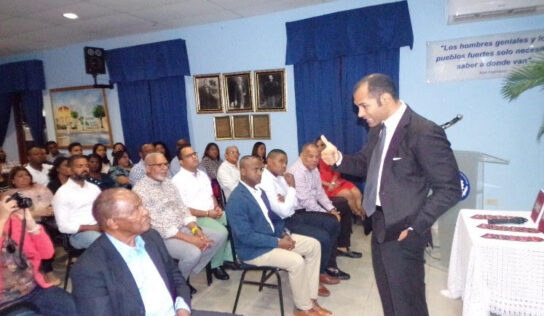 Cámara de Comercio SC imparte conferencia sobre crecimiento al desarrollo