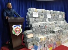 DNCD OCUPA 978 PAQUETES DE COCAINA EN PUERTO DE HAINA