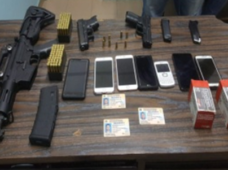 Policía Nacional apresa integrantes de una banda de malhechores ocupándoles un fusil, dos pistolas, decenas de municiones, varios celulares y dos vehículos
