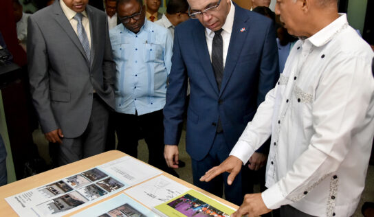 Presidente de Panamá visita stand RD en CIIE