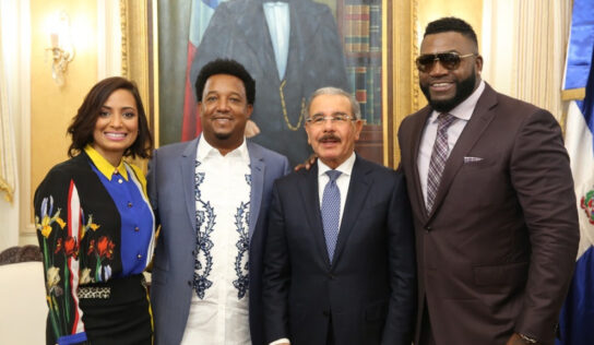 Presidente Danilo Medina juramenta a David Ortiz, embajador Buena Voluntad y recibe visita de Pedro Martínez
