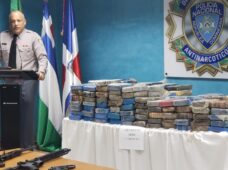 DICAN OCUPA 198 PAQUETES DE COCAÍNA