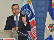 MINISTRO DE EDUCACIÓN ANDRÉS NAVARRO PONE EN FUNCIONAMIENTO MESA DE AYUDA PARA APOYAR ESCUELAS EN TODO EL PAÍS