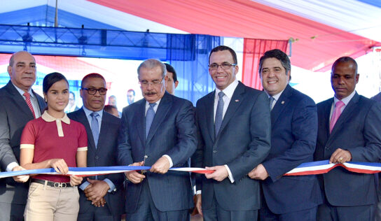 PRESIDENTE DANILO MEDINA ENTREGA DOS MODERNOS CENTROS EDUCATIVOS EN MOCA Y AMPLIACIÓN DE TALLERES EN POLITÉCNICO DE GASPAR HERNÁNDEZ