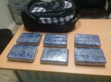 OCUPAN SEIS PAQUETES DE COCAINA A EXTRANJERO EN AEROPUERTO DE PUNTA CANA