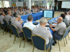 Alto mando de la Policía Nacional pasa revista a las medidas y servicios policiales