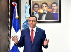 MINISTRO DE EDUCACIÓN ANDRÉS NAVARRO EXHORTA FAMILIAS A ENVIAR SUS HIJOS PUNTUALMENTE A LA ESCUELA ESTE LUNES 7 DE ENERO