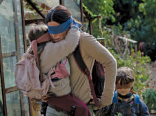 En una escena en Bird Box, Netflix usó imágenes reales del descarrilamiento de trenes que mató a 47 personas en 2013