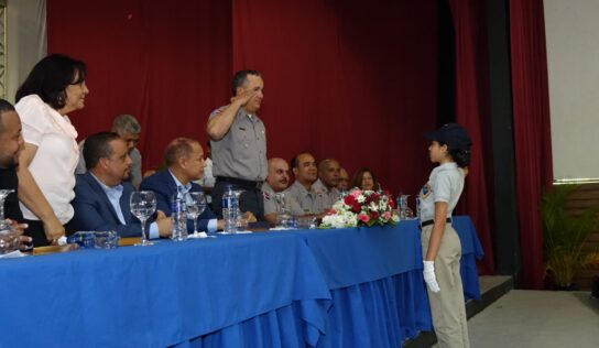 Gradúan a 50 nuevos policías juveniles comunitarios en Jarabacoa