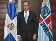 MINISTRO DE EDUCACIÓN, ANTONIO PEÑA MIRABAL, ABOGA POR AUNAR ESFUERZOS PARA SEGUIR PROFUNDIZANDO LA REVOLUCIÓN EDUCATIVA