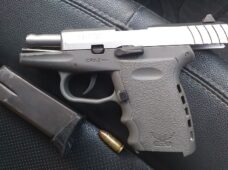 Policía Nacional apresa dos venezolanos por robo de relojes costosos y otras pertenencias mediante asalto