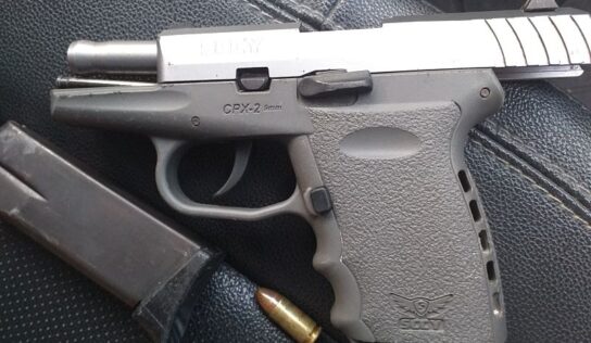 Policía Nacional apresa dos venezolanos por robo de relojes costosos y otras pertenencias mediante asalto