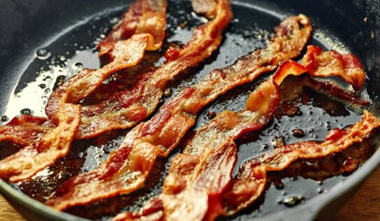 ¿Cómo causa cáncer la carne procesada y cuánto importa?