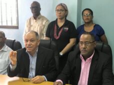 Centrales sindicales llaman a marchar mañana por cesantía y aumento salarial