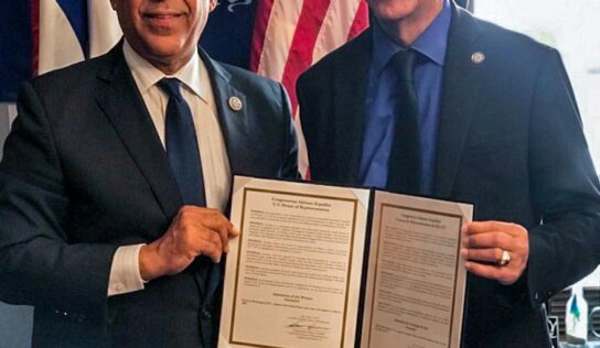 El Congreso de EE. UU. reconoce a Acroarte con Proclama del Congresista Adriano Espaillat, quien distinguió la Delegación de Acroartistas