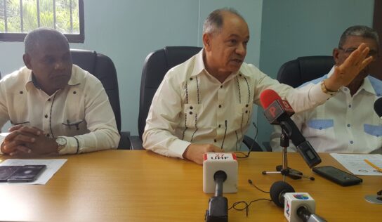 Centrales sindicales afirman empleadores quieren reclasificar empresas para pagar menos salarios