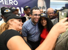 ANDRÉS NAVARRO OFRECERÁ MAYOR APOYO A LA MUJER DOMINICANA PARA GARANTIZAR SU DESARROLLO
