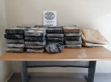 DICAN intercepta el traslado de seis paquetes de cocaína en un vehículo