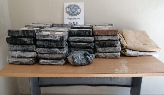 DICAN intercepta el traslado de seis paquetes de cocaína en un vehículo