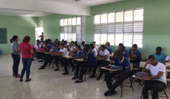 Jóvenes son capacitados con charlas sobre identificación de las pandillas