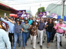 ANDRÉS NAVARRO FORTALECERÁ PROGRAMA DE APOYO A LOS EMPRENDEDORES Y MICROPRODUCTORES, ESPECIALMENTE A LOS QUE TENGAN EMPRESAS FAMILIARES