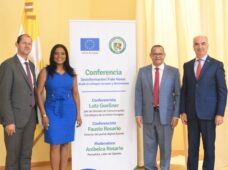 Unión Europea y Universidad Católica Santo Domingo disertan sobre la desinformación y noticias falsas