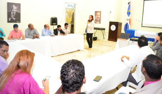 CDP- SANTIAGO Y DIGEIG REALIZAN TALLER SOBRE  PERIIODISMO DE DATOS