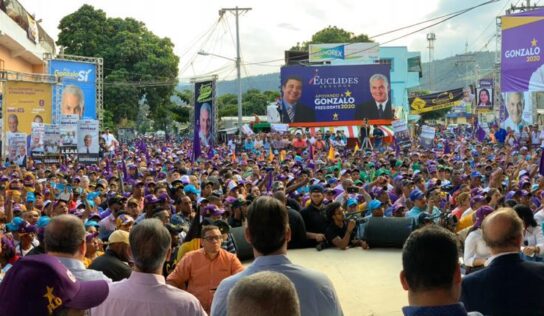 PRESIDENTE DANILO MEDINA Y GONZALO CASTILLO DEJAN JURAMENTADOS LOS CANDIDATOS MUNICIPALES DE LA VEGA