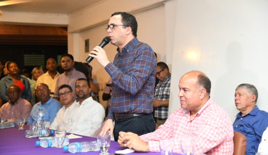 ANDRÉS NAVARRO AFIRMA QUE GONZALO CASTILLO GARANTIZA ACELERAR EL PROCESO DE DESARROLLO QUE VIVE NUESTRO PAÍS