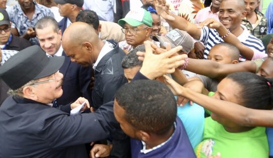 Tercera visita en menos de un mes a Sabana Grande de Boyá, Danilo Medina democratiza propiedad y reactiva producción agrícola