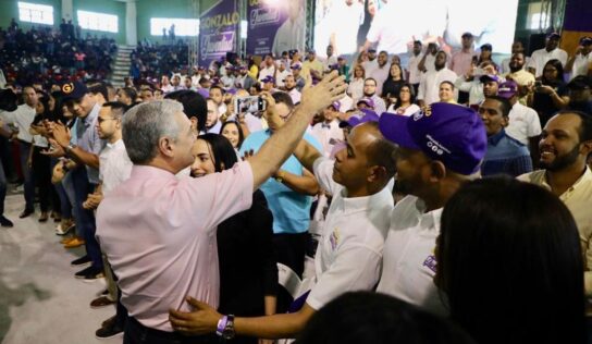 GONZALO CASTILLO SE COMPROMETE EN APOYAR A LA JUVENTUD PARA QUE EMPRENDAN, TENGAN SU PRIMER EMPLEO Y MÁS TECNOLOGÍA