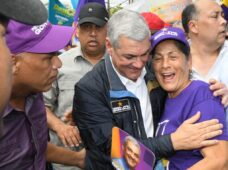 GONZALO CASTILLO AFIRMA QUE HABRÁ “MÁS CUARTOS Y EMPLEOS” PARA EL CIBAO Y TODO EL PAÍS