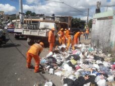OBRAS PÚBLICAS Y AYUNTAMIENTO SDE RETIRAN MÁS DE 700 TONELADAS DE BASURA EN EL MUNICIPIO SANTO DOMINGO ESTE