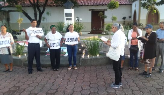 En demanda de libertad de sacerdote, familiares, religiosos y amigos mantienen vigilia en parque e iglesia de SC