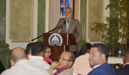 DICOM realiza segundo conversatorio con microempresarios comunicación de diversas provincias