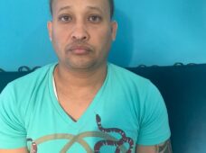 Policía Nacional apresa uno de varios hombres acusados de quitarle la vida a dos miembros de familia y herir a otro en medio de riña en Gurabo