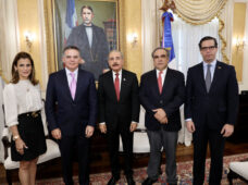 Presidente Danilo Medina recibe en Palacio Nacional a directivos del CONEP y de la AIRD