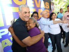 GONZALO CASTILLO DICE: SOLO EL PLD HA GENERADO TANTO BIENESTAR SOCIAL AL PUEBLO DOMINICANO Y EXHORTA CANDIDATOS A TRABAJAR PARA QUE NO SE DETENGA