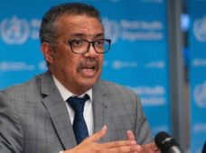 Director de la OMS: «Tengo un mensaje para los jóvenes: no son invencibles»