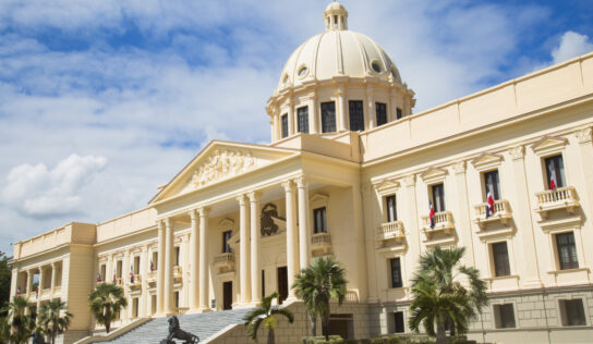 Presidente Danilo Medina felicita a los locutores por su importante rol en la sociedad